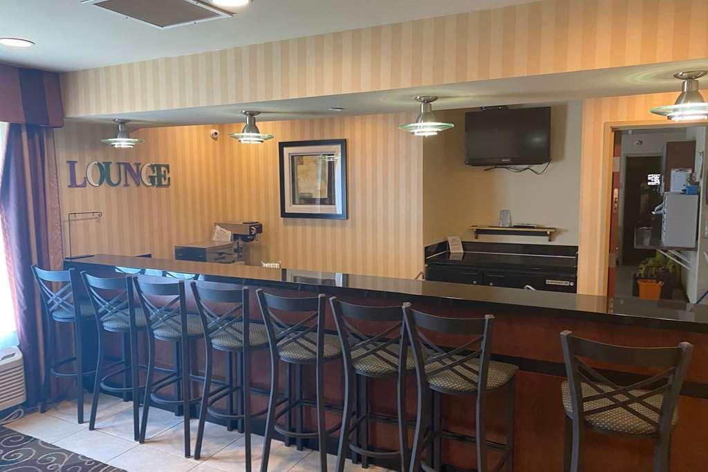 Americinn By Wyndham Oshkosh Restaurant photo